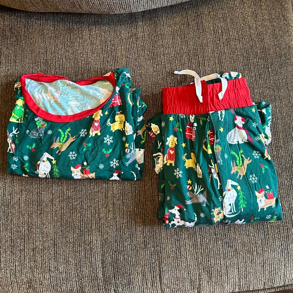 Little Sleepies Holiday Hounds Men’s Medium Pajama Set